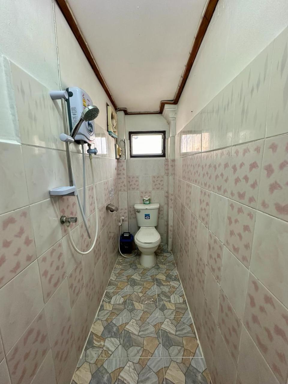 לואנג פרבאנג Rattana Guesthouse מראה חיצוני תמונה