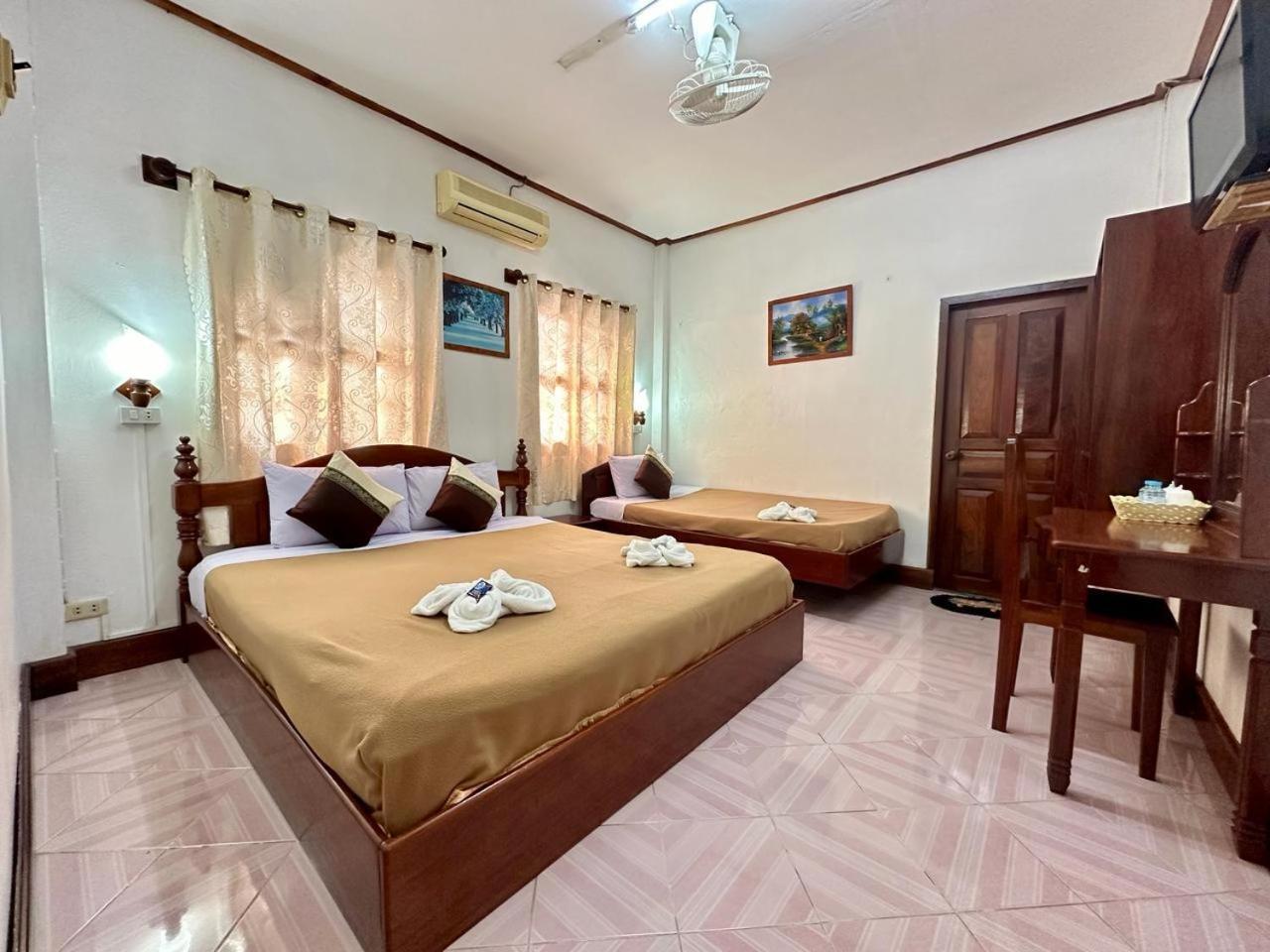 לואנג פרבאנג Rattana Guesthouse מראה חיצוני תמונה