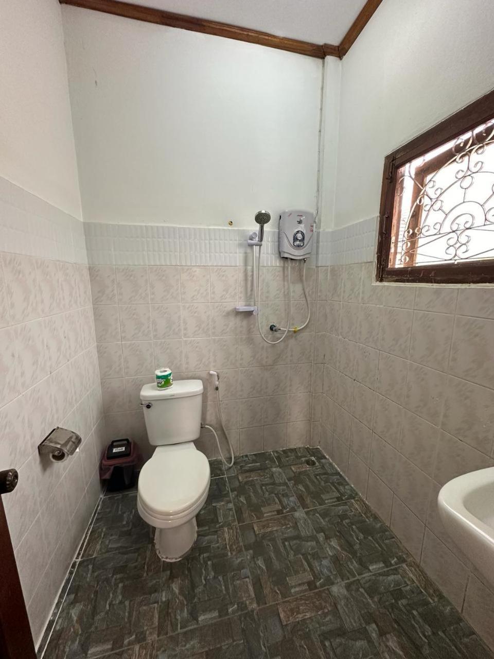 לואנג פרבאנג Rattana Guesthouse מראה חיצוני תמונה