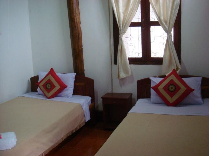 לואנג פרבאנג Rattana Guesthouse מראה חיצוני תמונה